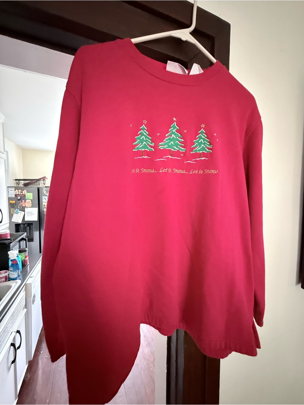 Basic Editions XL Red Long-Sleeve Sweatshirt with Green Christmas Tree Design